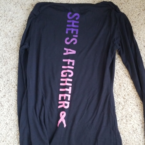 Under Armour semi fitted tee. - Picture 3 of 3